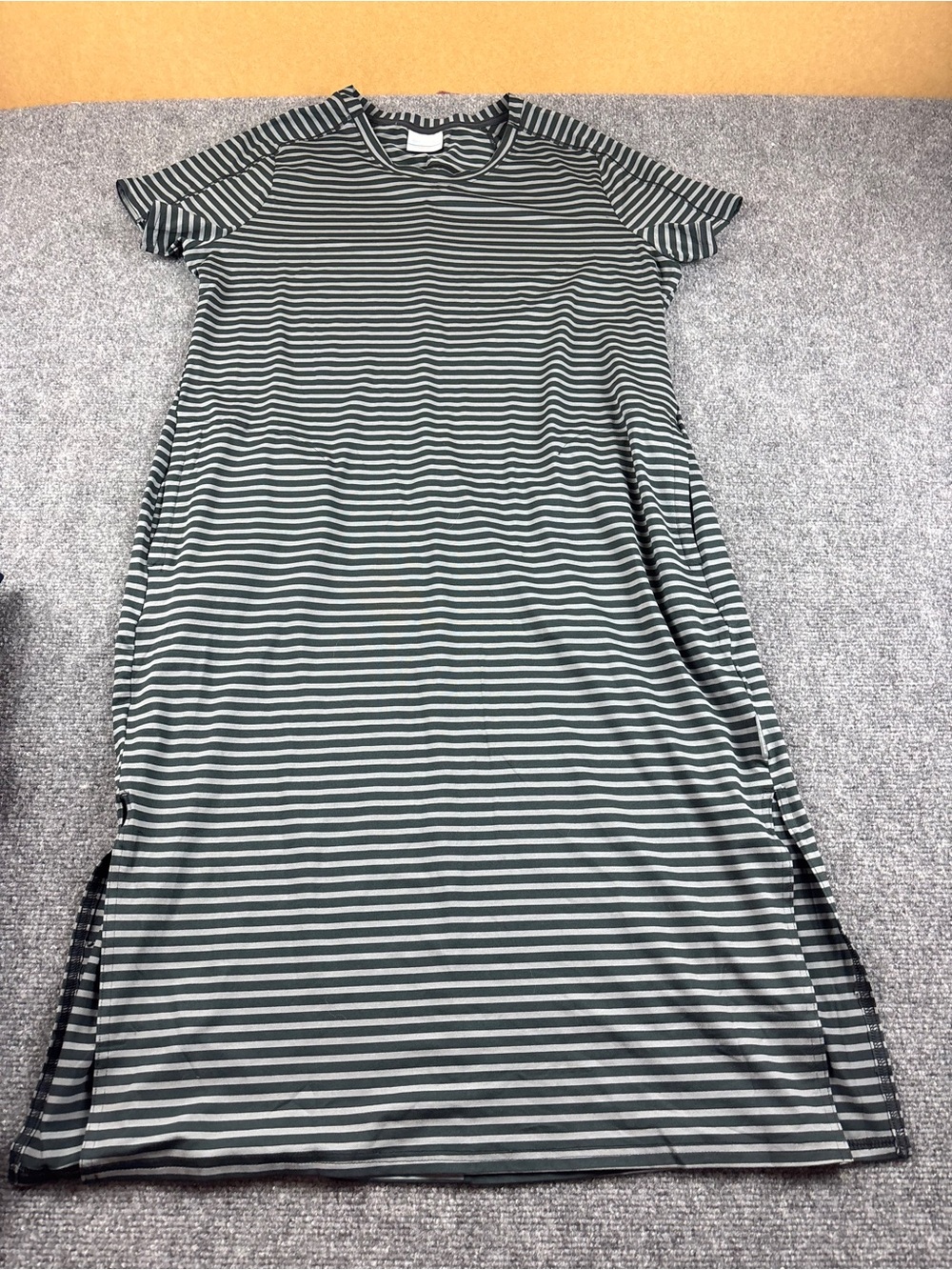 COLUMBIA Women’s Grey/Black stripe Maxi Dress side slits size: Large - Picture 1 of 8